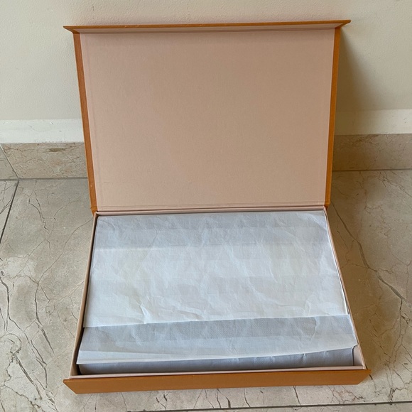 Louis Vuitton Monogram Shawl - Picture 7 of 10